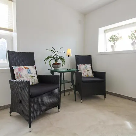 Kundry - 800m From The Sea By Interhome Apartment